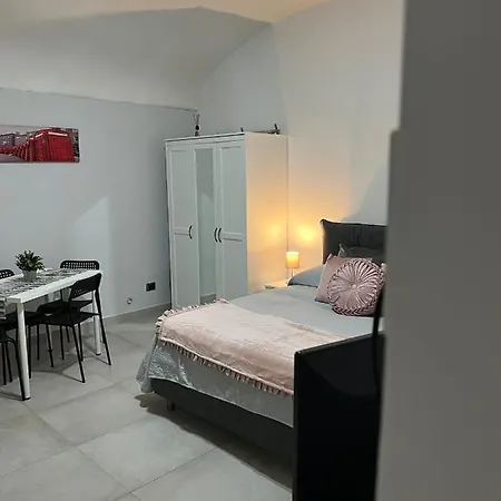 Chiaia 23 *